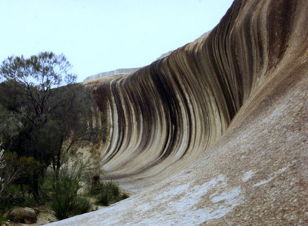 www.ibda3world.com_wp_content_uploads_2011_05_waves_stone.jpg